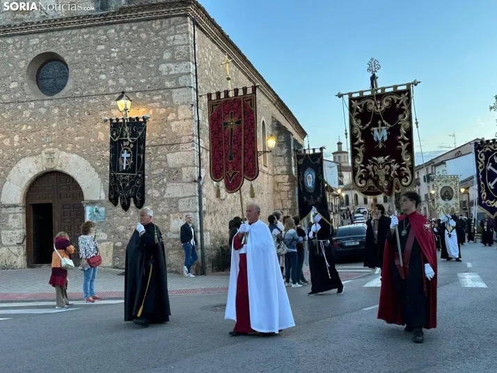 GALER&Iacute;A | Tarde hist&oacute;rica para El Burgo de Osma: 16 cofrad&iacute;as han recorrido sus calles