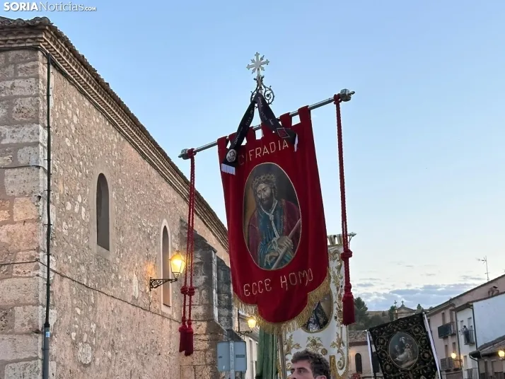 GALER&Iacute;A | Tarde hist&oacute;rica para El Burgo de Osma: 16 cofrad&iacute;as han recorrido sus calles