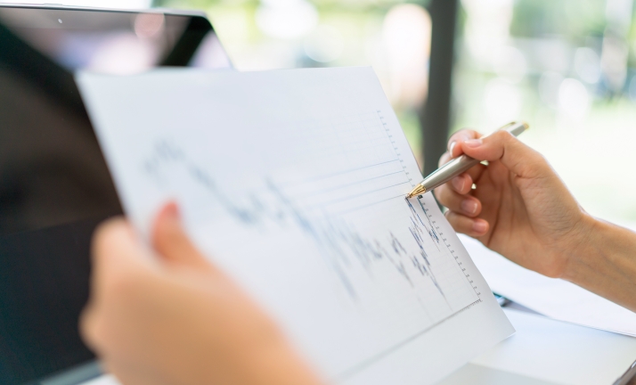 La Junta aprueba un techo de gasto de 14.183 millones para 2026 y 481 millones para universidades