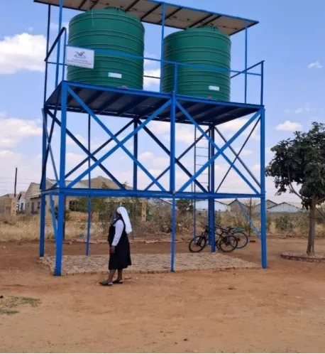 Foto 2 - Un pozo con energ&iacute;a solar, la soluci&oacute;n de la Fundaci&oacute;n Pedro Navalpotro a la escasez de agua en Mbizo