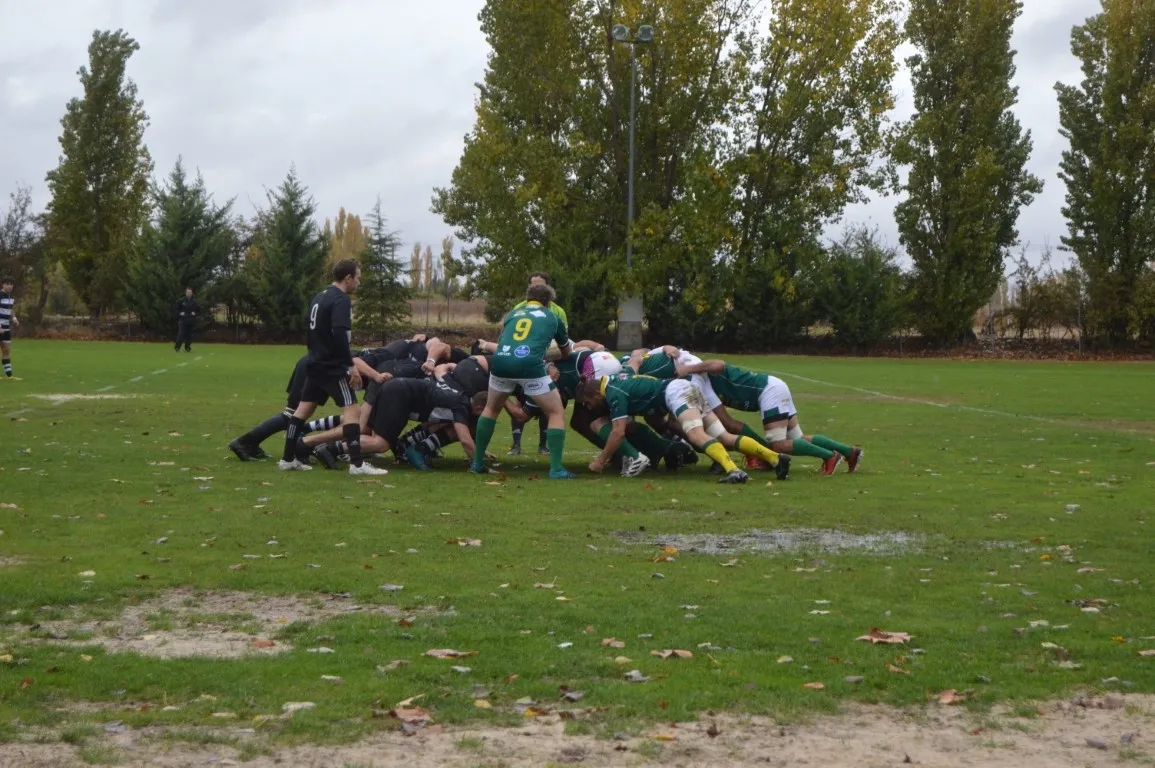 Foto 9 - El Ingenieros de Soria cae 43-26 ante El Salvador en un exigente amistoso de rugby