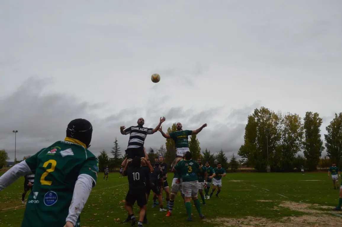Foto 8 - El Ingenieros de Soria cae 43-26 ante El Salvador en un exigente amistoso de rugby