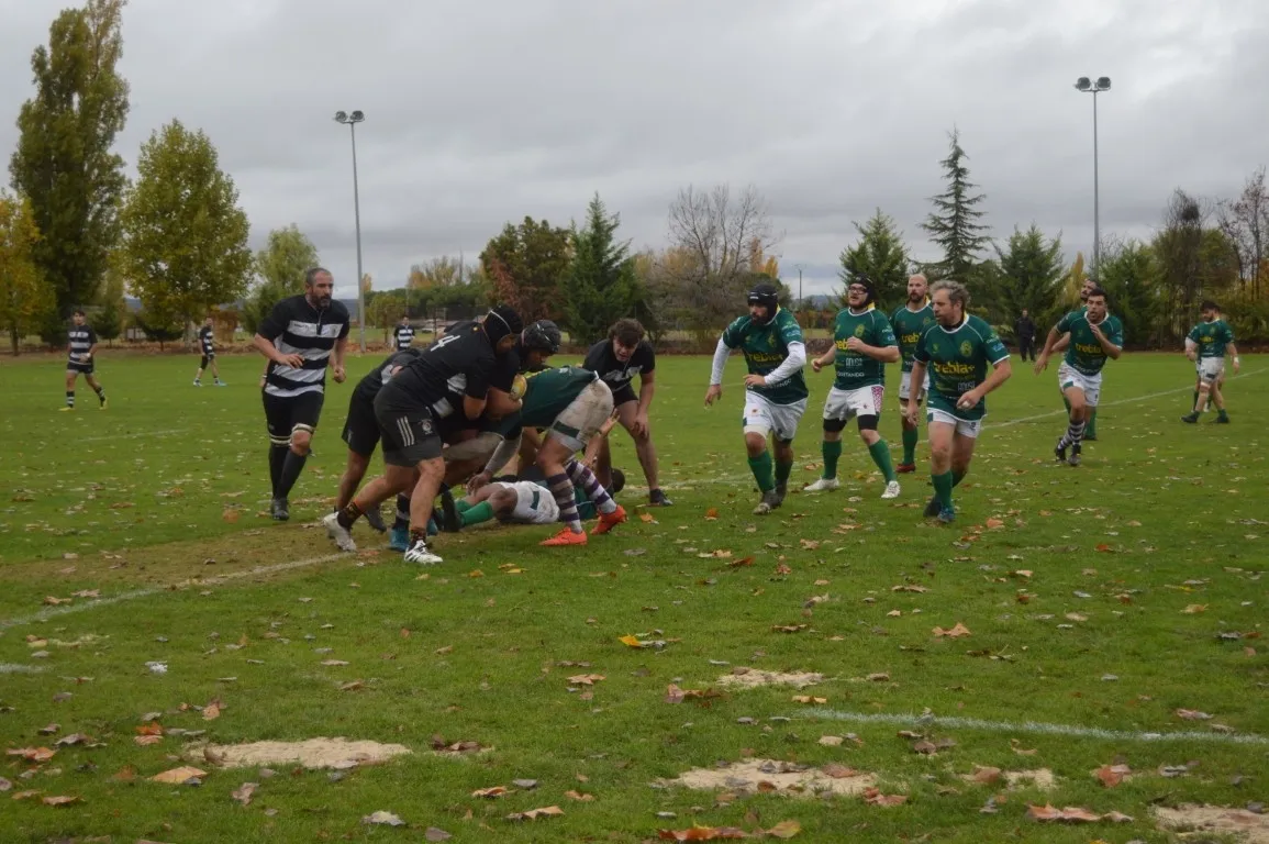 Foto 7 - El Ingenieros de Soria cae 43-26 ante El Salvador en un exigente amistoso de rugby