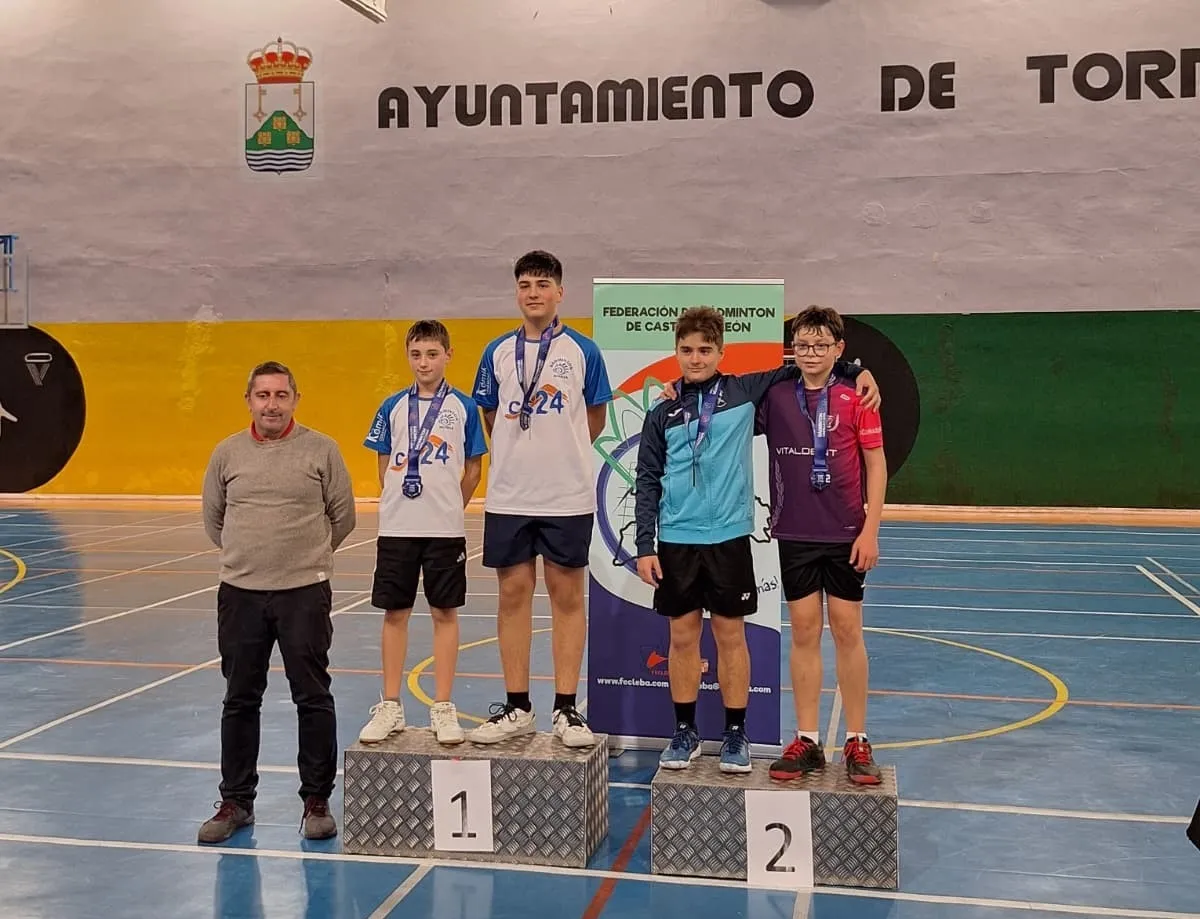 Foto 2 - Fin de semana dorado para el b&aacute;dminton soriano con trece metales