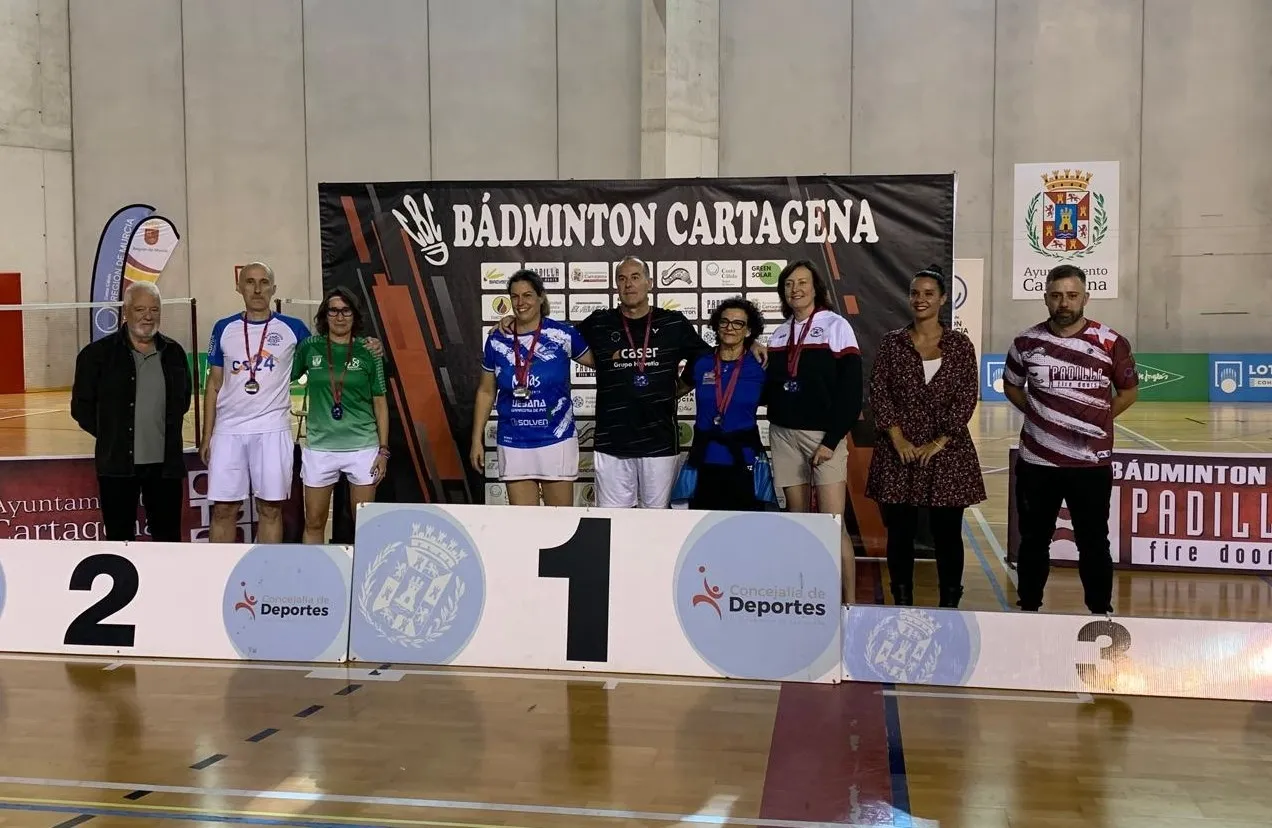 Foto 8 - Fin de semana dorado para el b&aacute;dminton soriano con trece metales