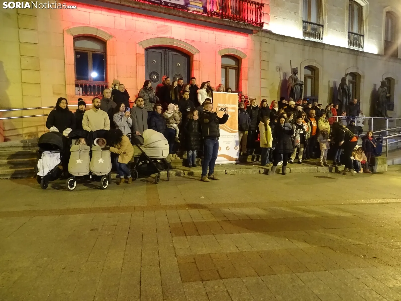 Una imagen del acto en la entrada principal del Palacio Provincial. /PC
