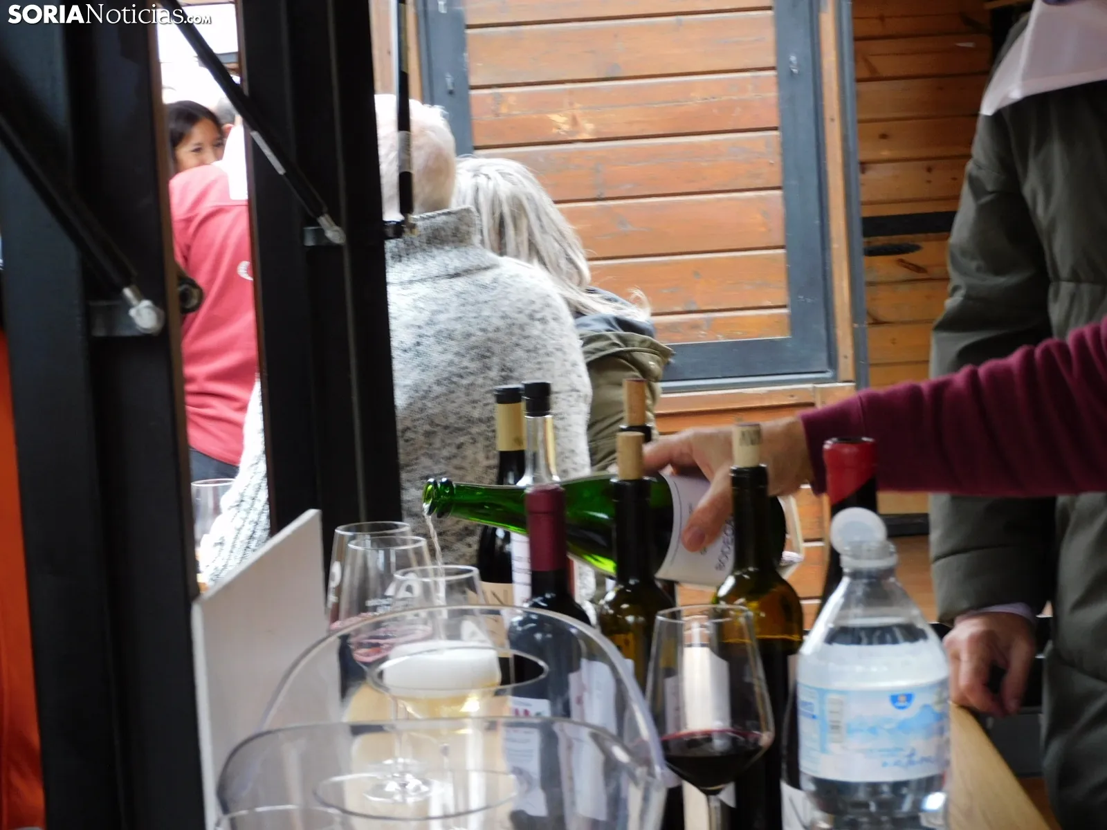 Foto 10 - Cr&oacute;nica y galer&iacute;a | Mucho vino y productos sorianos en la plaza Mariano Granados