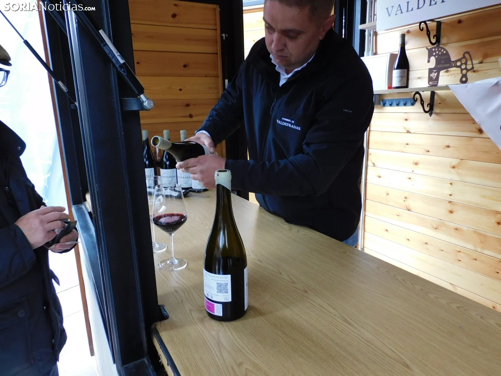 Foto 11 - Cr&oacute;nica y galer&iacute;a | Mucho vino y productos sorianos en la plaza Mariano Granados