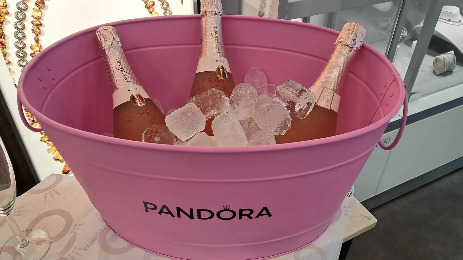 Foto 2 - El universo Pandora te espera en Monreal con 7.000 piezas, un nuevo espacio y una fiesta esta tarde