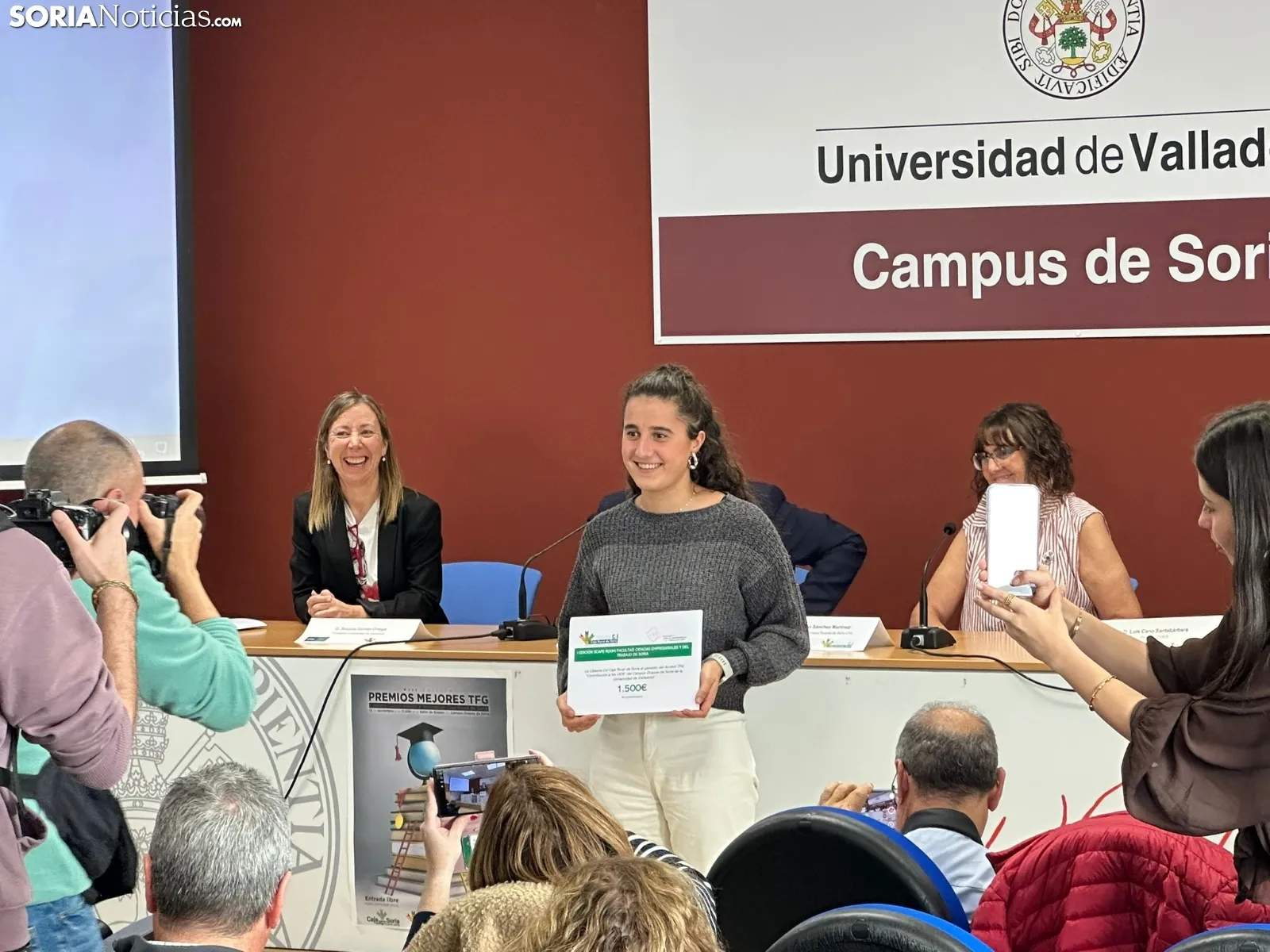 Foto 2 - Caja Rural premia a los mejores Trabajos de Fin de Grado de Soria en su octava edici&oacute;n