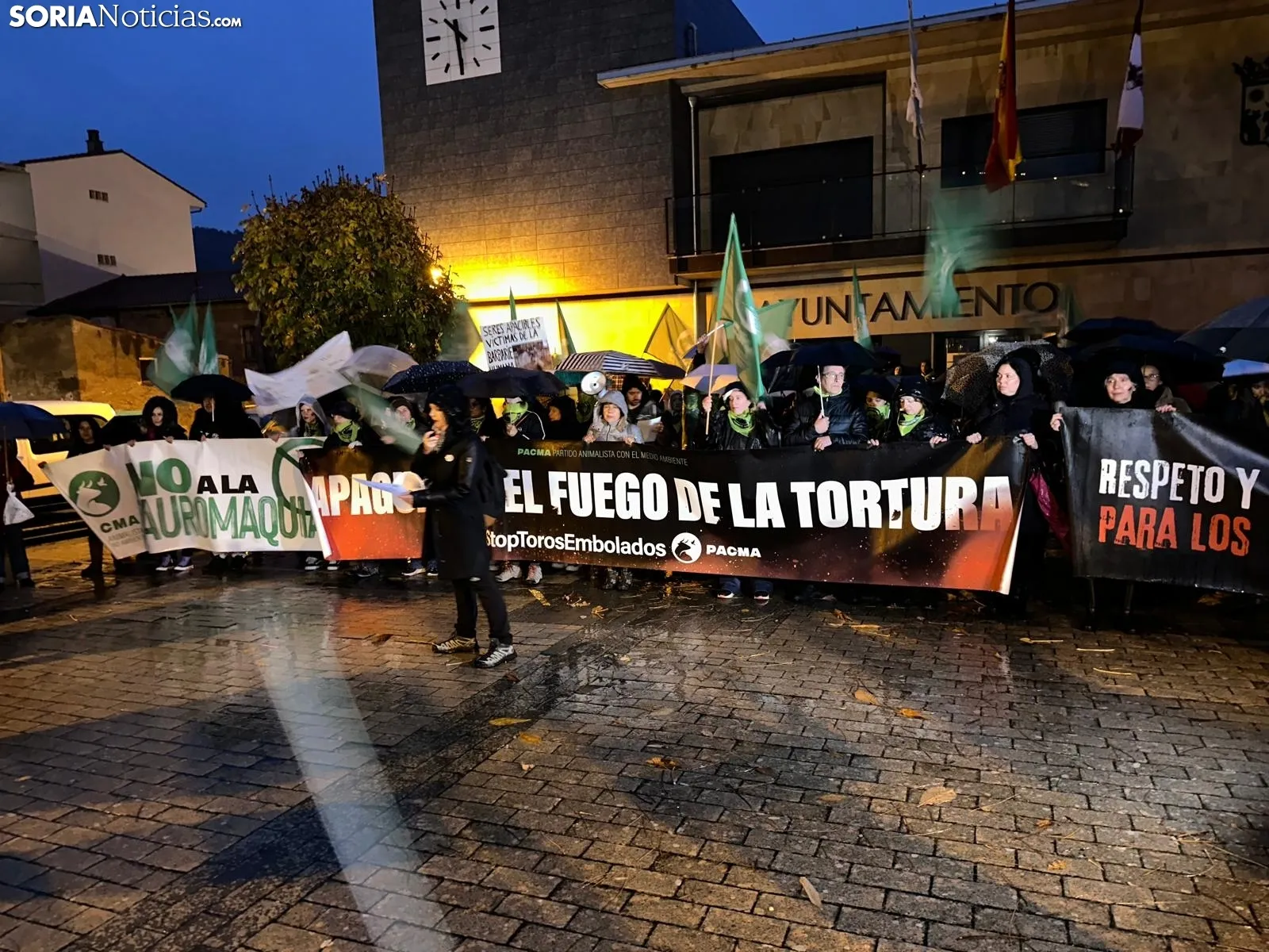 Foto 10 - PACMA convencido de que ser&aacute; el &uacute;ltimo Toro Jubilo: Cr&oacute;nica e im&aacute;genes de la manifestaci&oacute;n