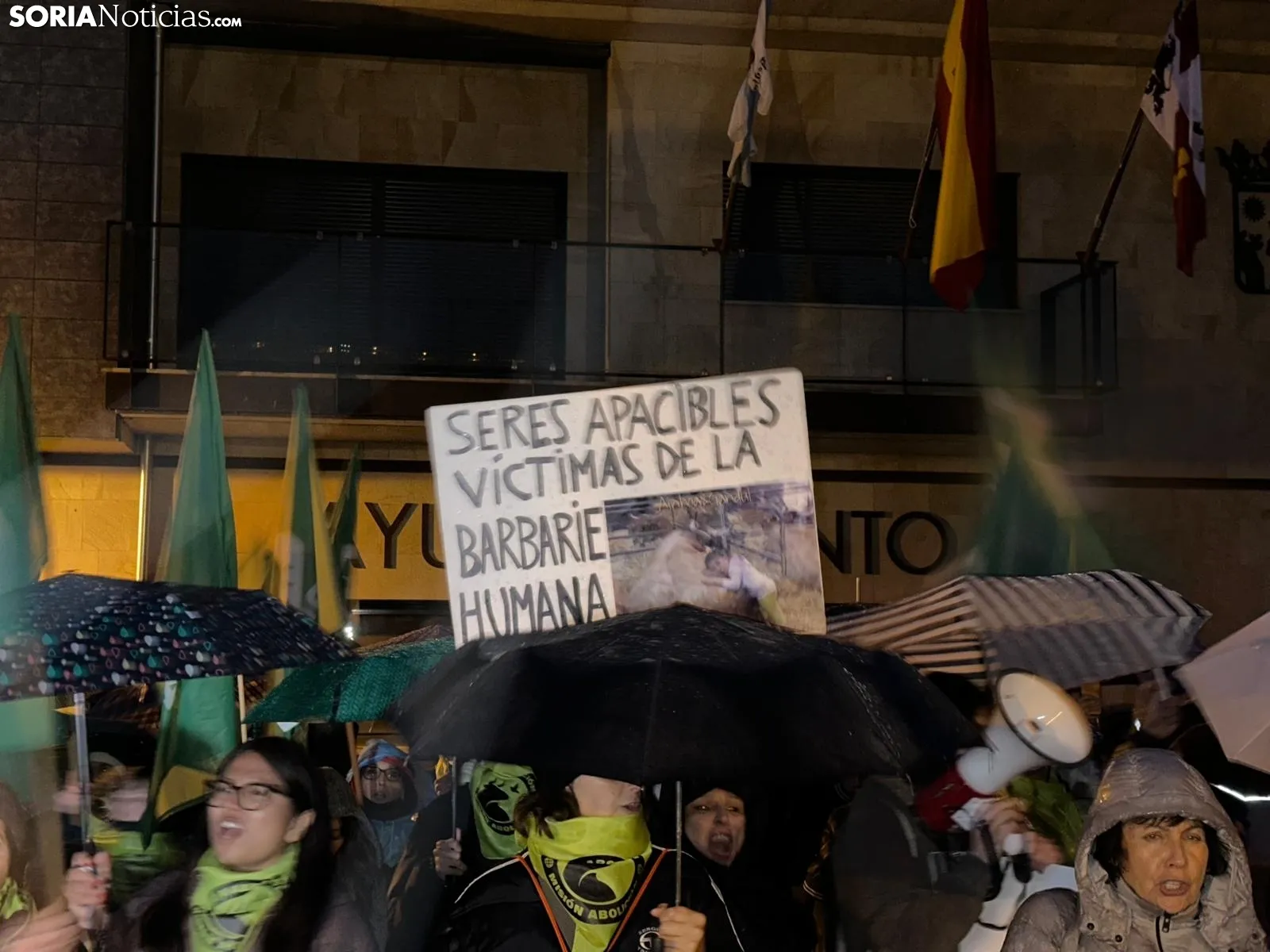 Foto 9 - PACMA convencido de que ser&aacute; el &uacute;ltimo Toro Jubilo: Cr&oacute;nica e im&aacute;genes de la manifestaci&oacute;n
