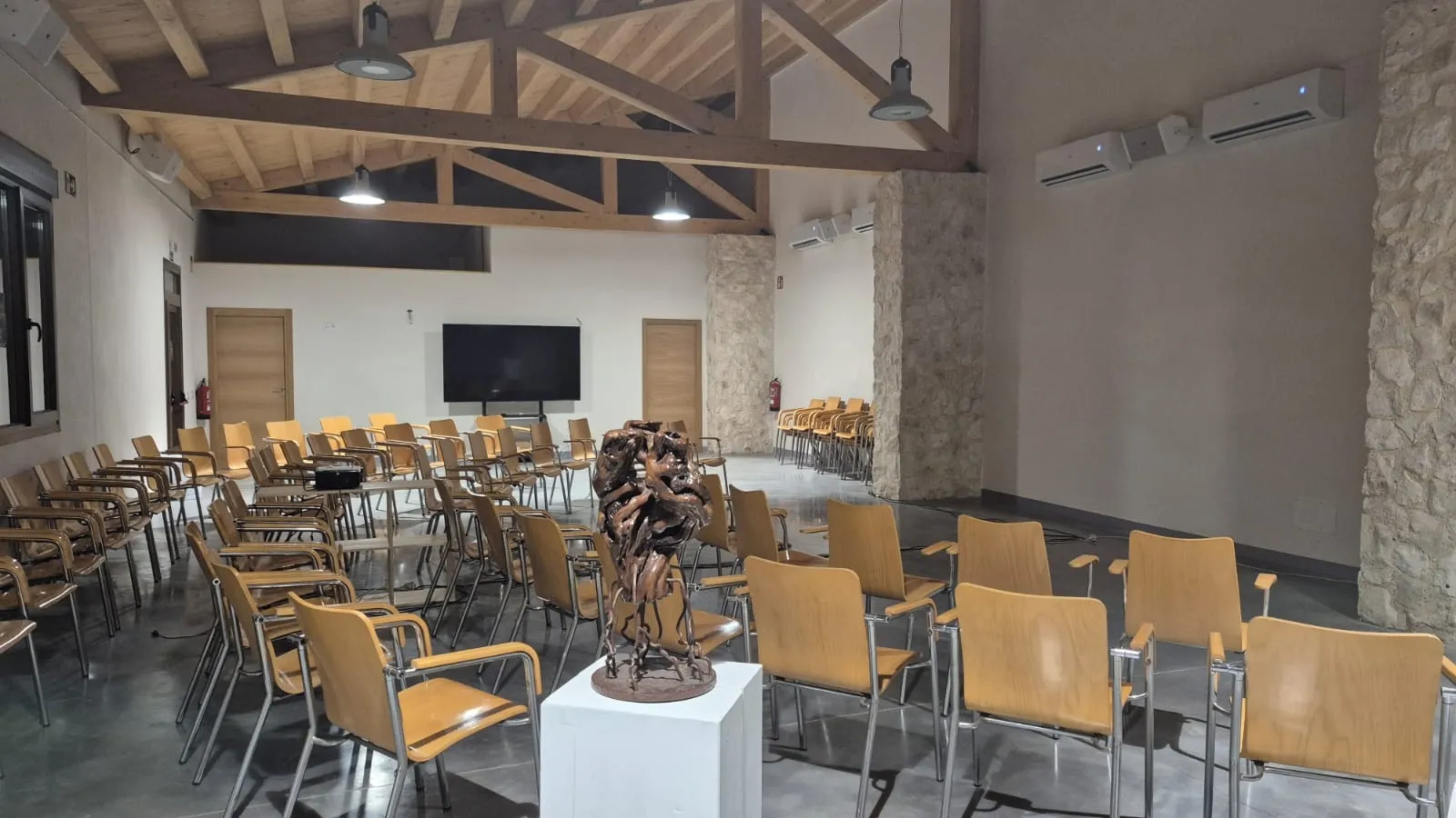 Cine y Escultura en el nuevo centro cultural de Miño de San Esteban. 