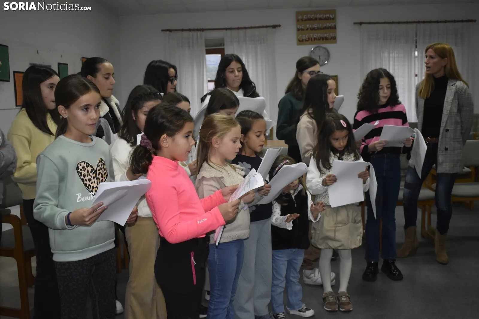Primer ensayo del Coro 'Voces blancas del Duero'. /Encarna Muñoz
