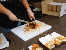 Foto 3 - Cr&oacute;nica y galer&iacute;a | Mucho vino y productos sorianos en la plaza Mariano Granados