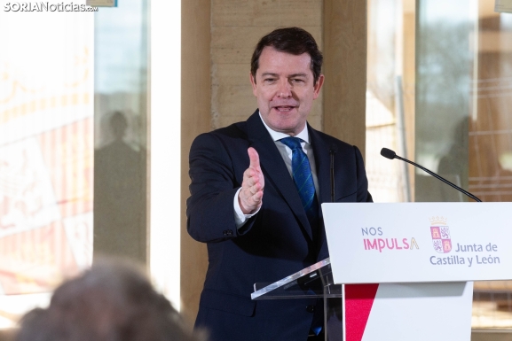 Alfonso Fernández Mañueco se esconde de los medios: Ni ruedas de prensa ni canutazos, solo actos sin preguntas