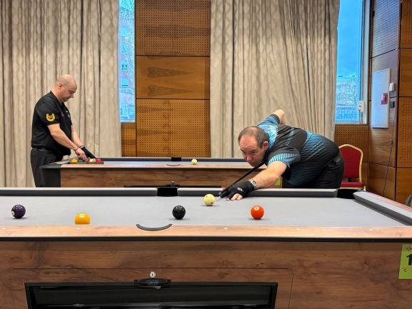 Iñaki Pardo destaca en el TecnoPool de Bola 8 de Vitoria