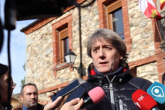 Martínez (PSOE) duda de Mañueco por corrupción y critica la sanidad