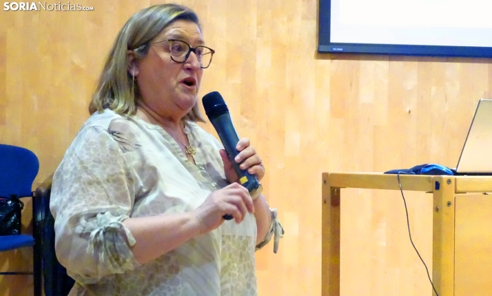 Mercedes Martínez Delgado, durante la conferencia de esta tarde en el Gaya Nuño. /PC