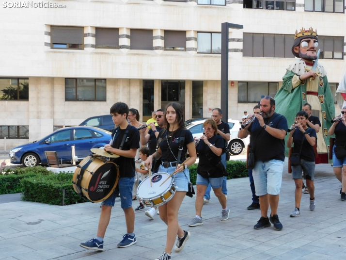 Gigantes y cabezudos 2025 en Soria