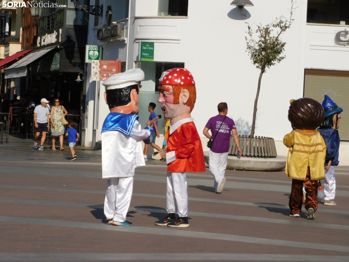 Gigantes y cabezudos 2025 en Soria