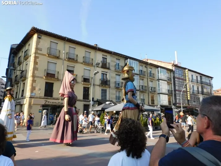 Gigantes y cabezudos 2025 en Soria