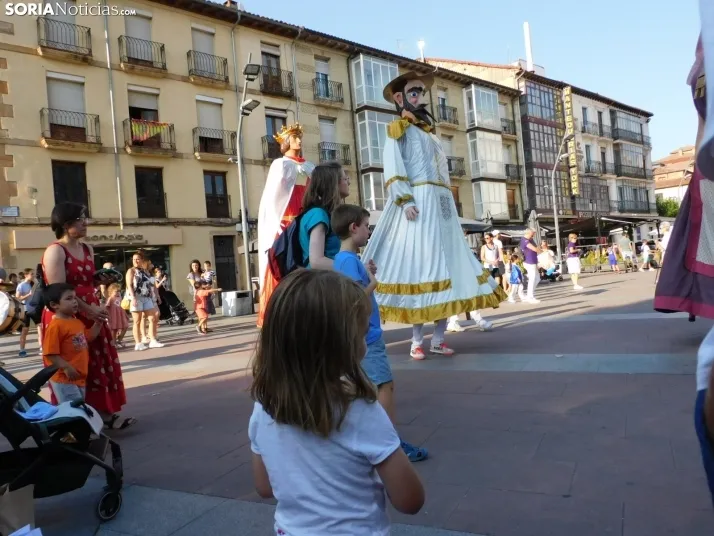 Gigantes y cabezudos 2025 en Soria