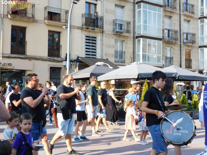 Gigantes y cabezudos 2025 en Soria