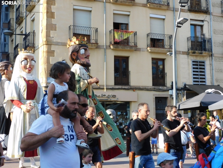 Gigantes y cabezudos 2025 en Soria