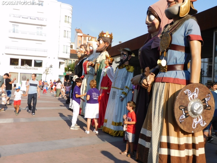 Gigantes y cabezudos 2025 en Soria