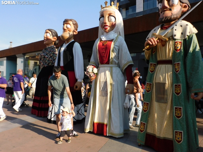 Gigantes y cabezudos 2025 en Soria