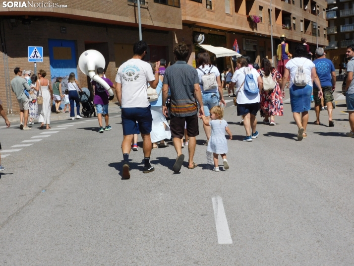 Fotos: Los Pajaritos contin&uacute;an con sus fiestas con los gigantes y los cabezudos