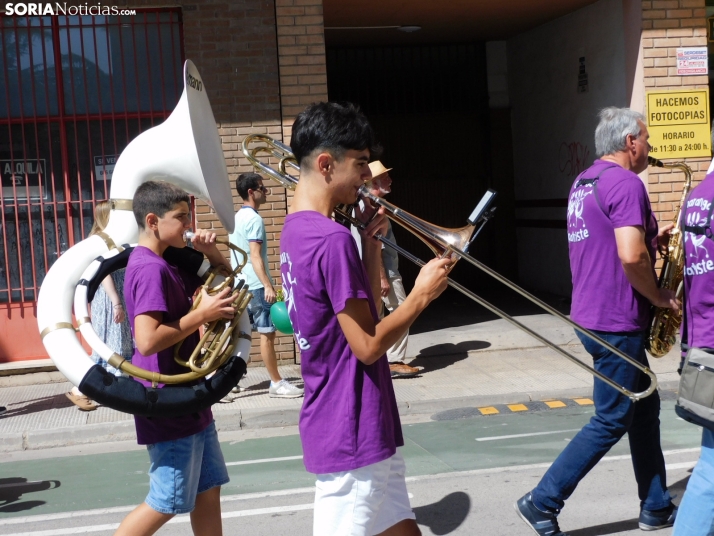 Fotos: Los Pajaritos contin&uacute;an con sus fiestas con los gigantes y los cabezudos