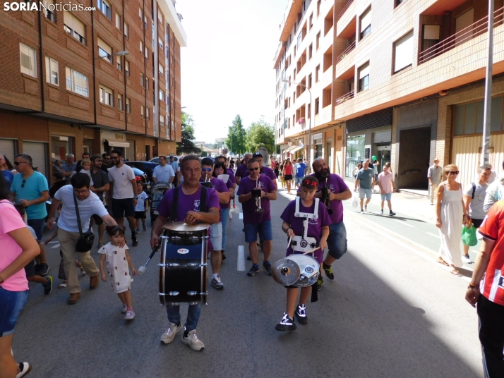 Fotos: Los Pajaritos contin&uacute;an con sus fiestas con los gigantes y los cabezudos