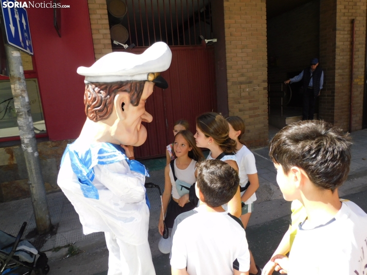 Fotos: Los Pajaritos contin&uacute;an con sus fiestas con los gigantes y los cabezudos