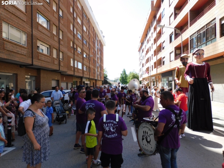 Fotos: Los Pajaritos contin&uacute;an con sus fiestas con los gigantes y los cabezudos
