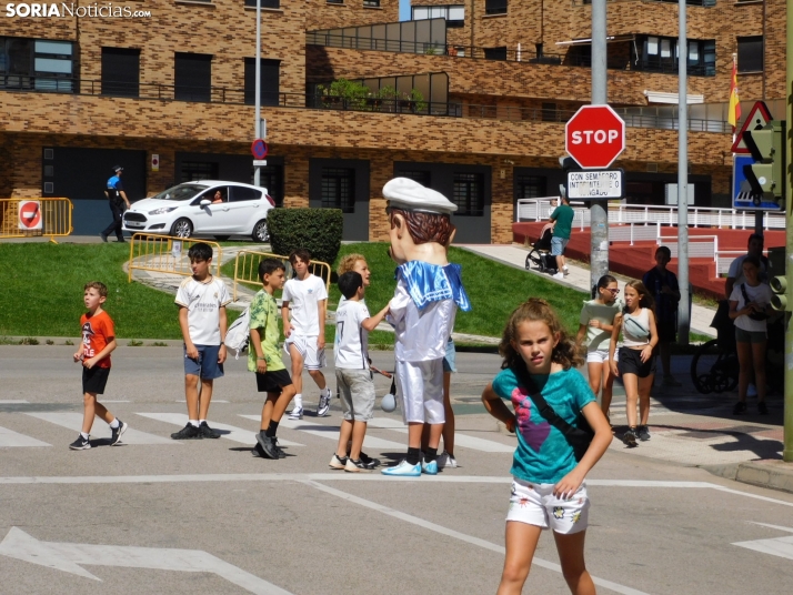 Fotos: Los Pajaritos contin&uacute;an con sus fiestas con los gigantes y los cabezudos