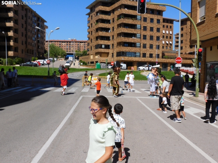Fotos: Los Pajaritos contin&uacute;an con sus fiestas con los gigantes y los cabezudos