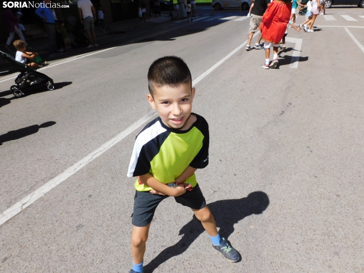 Fotos: Los Pajaritos contin&uacute;an con sus fiestas con los gigantes y los cabezudos