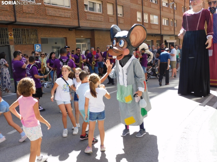 Fotos: Los Pajaritos contin&uacute;an con sus fiestas con los gigantes y los cabezudos