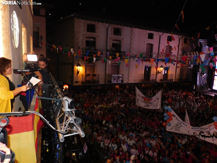 Fotos: Pistoletazo de salida a las fiestas de San Esteban con una plaza hasta la bandera