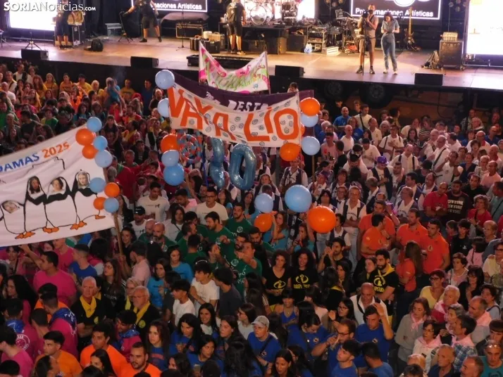 Fotos: Pistoletazo de salida a las fiestas de San Esteban con una plaza hasta la bandera