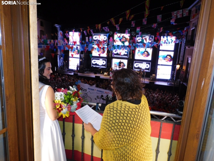 Fotos: Pistoletazo de salida a las fiestas de San Esteban con una plaza hasta la bandera