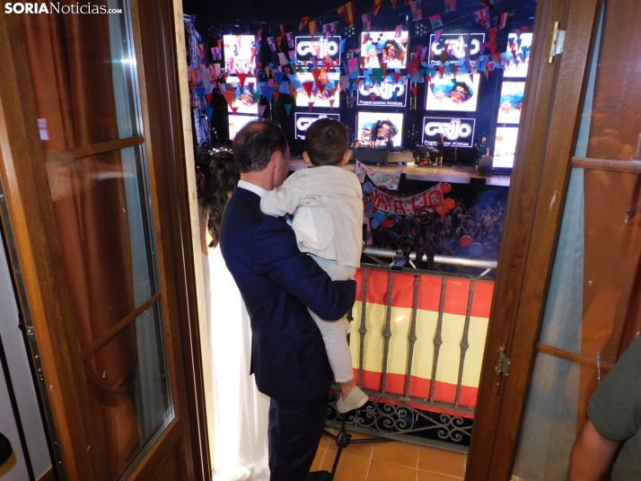 Fotos: Pistoletazo de salida a las fiestas de San Esteban con una plaza hasta la bandera