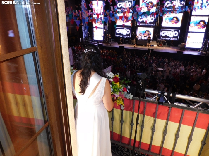 Fotos: Pistoletazo de salida a las fiestas de San Esteban con una plaza hasta la bandera