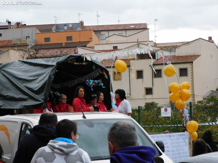 GALER&Iacute;A | Ni la lluvia consigue detener el desfile de los diablillos de San Miguel 2025 de &Aacute;gred