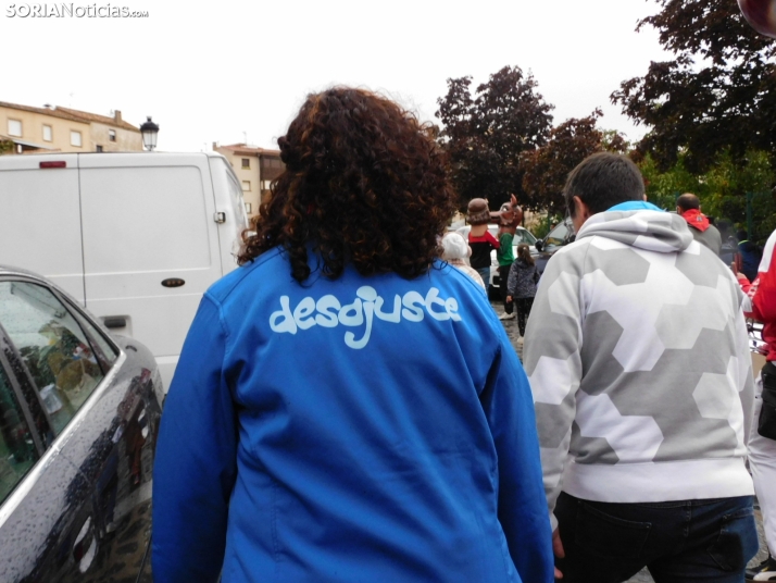 GALER&Iacute;A | Ni la lluvia consigue detener el desfile de los diablillos de San Miguel 2025 de &Aacute;gred