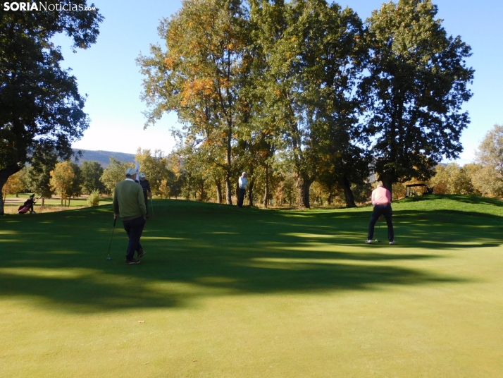 Fotos: Los golfistas de Soria ponen a prueba sus habilidades por el patr&oacute;n 