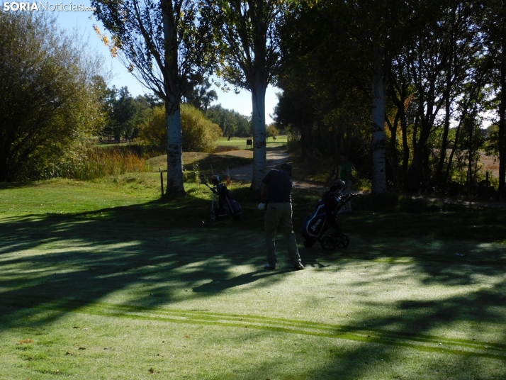 Fotos: Los golfistas de Soria ponen a prueba sus habilidades por el patr&oacute;n 