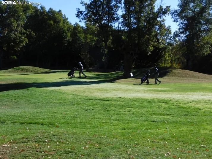 Fotos: Los golfistas de Soria ponen a prueba sus habilidades por el patr&oacute;n 